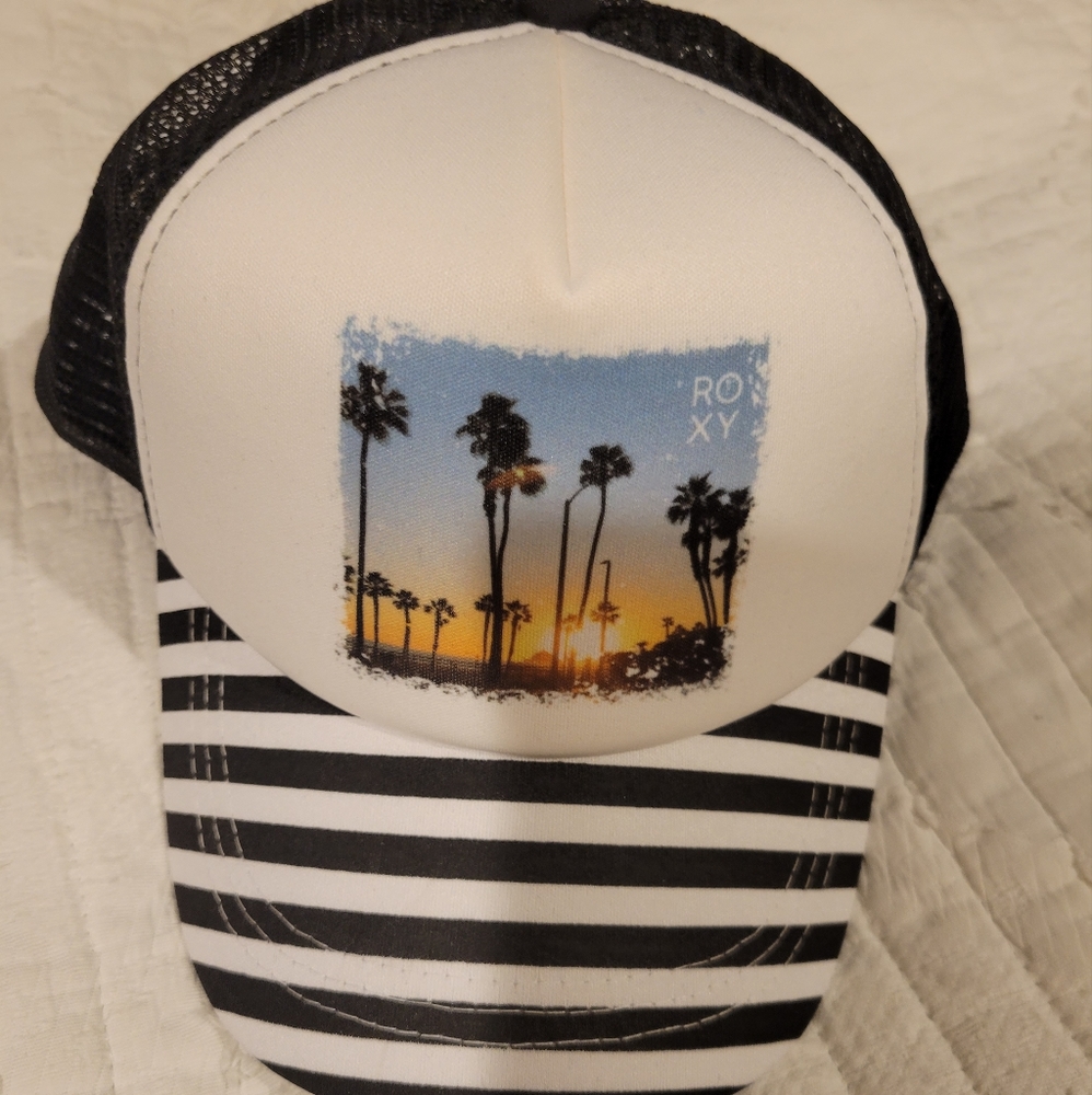 Roxy trucker hat